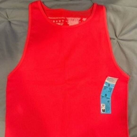 Red tank top - Picture 1 of 1